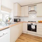 Simone Room For Two At A 3-Bedroom Flat At Hanwell