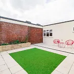 Simone Room For Two At A 3-Bedroom Flat At Hanwell