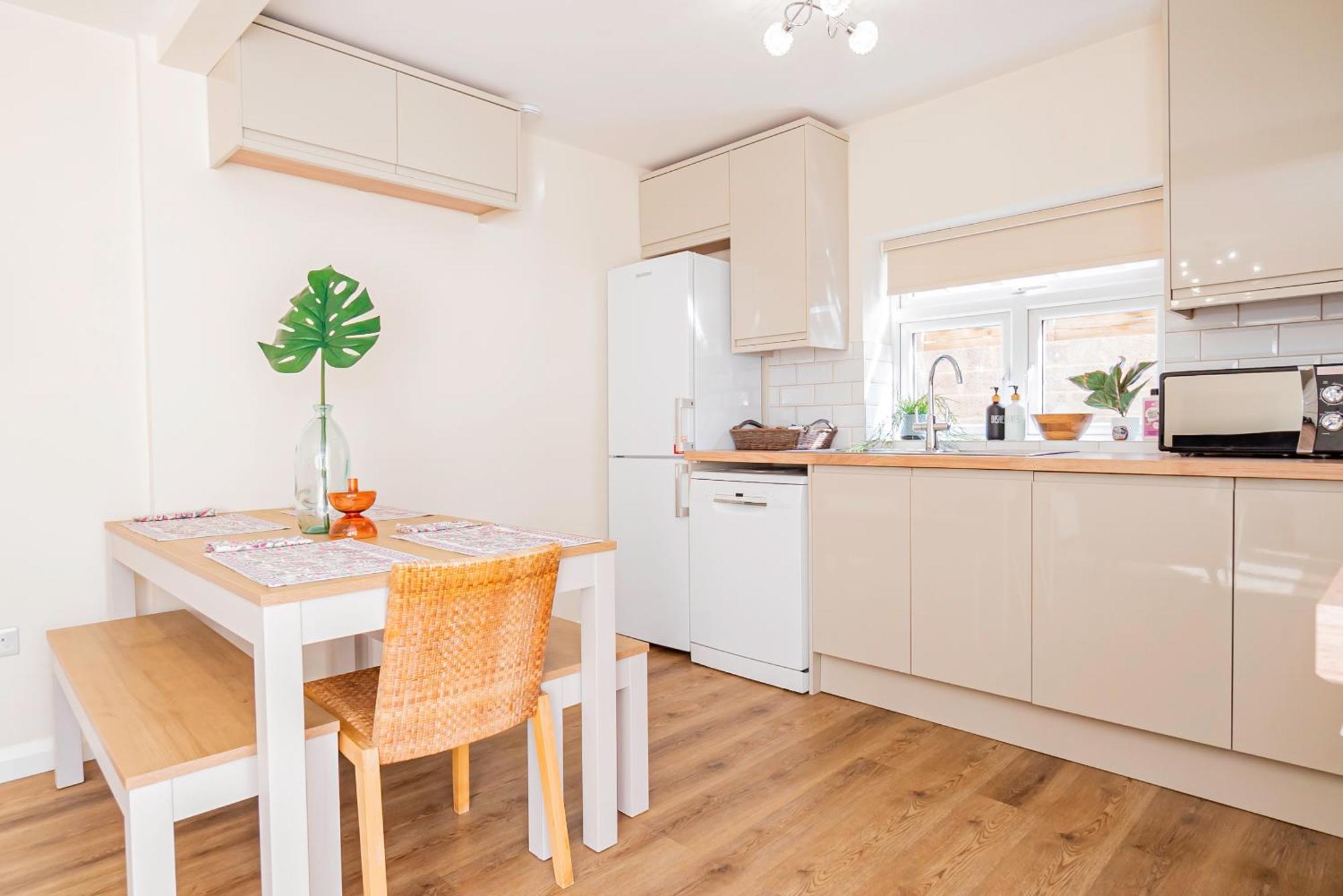 Simone For Two At A 3-bedroom Flat At Hanwell