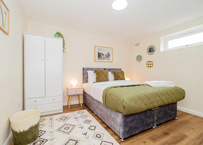 Simone Room For Two At A 3-Bedroom Flat At Hanwell