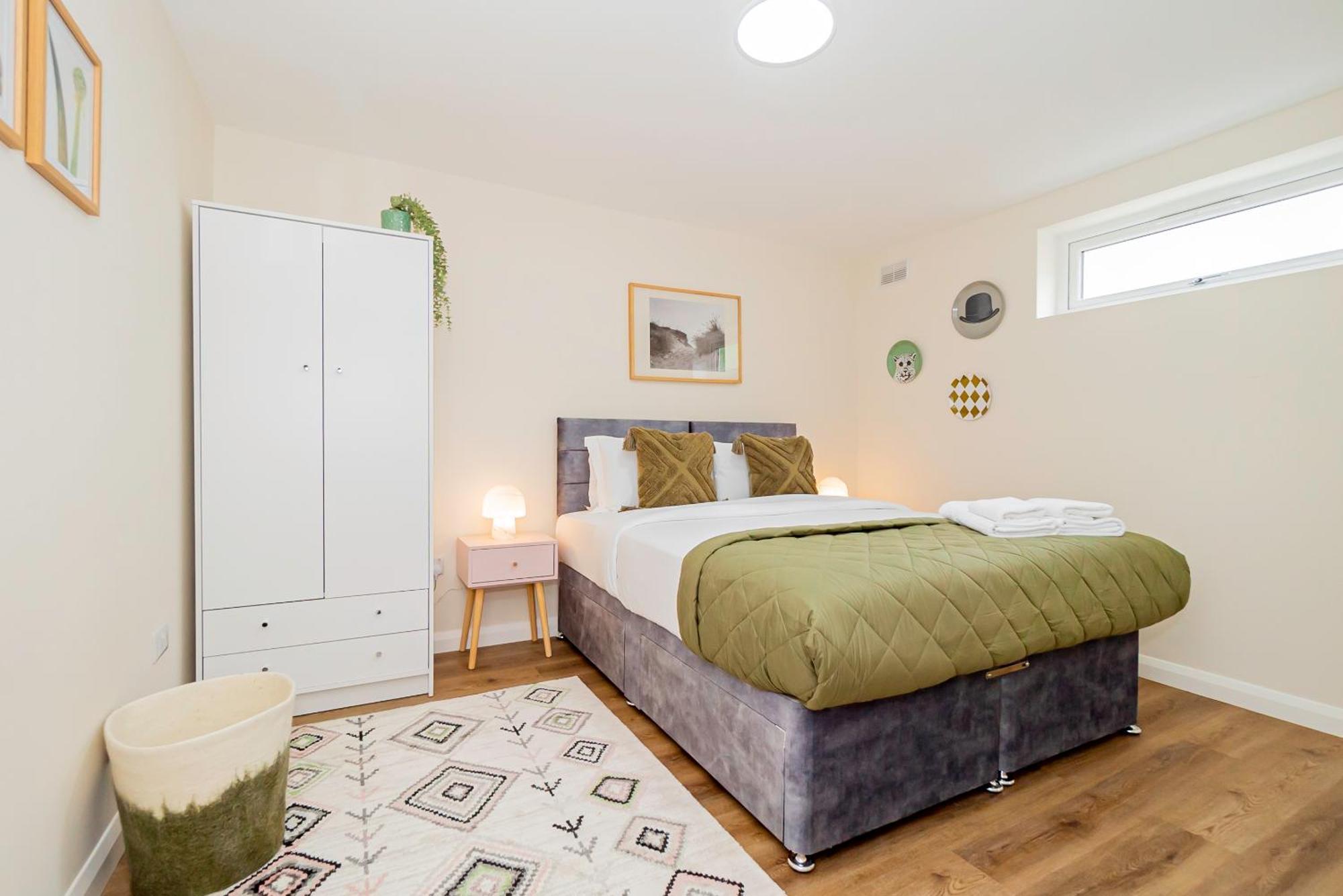 Apartment Simone For Two At A 3-bedroom Flat At Hanwell *
