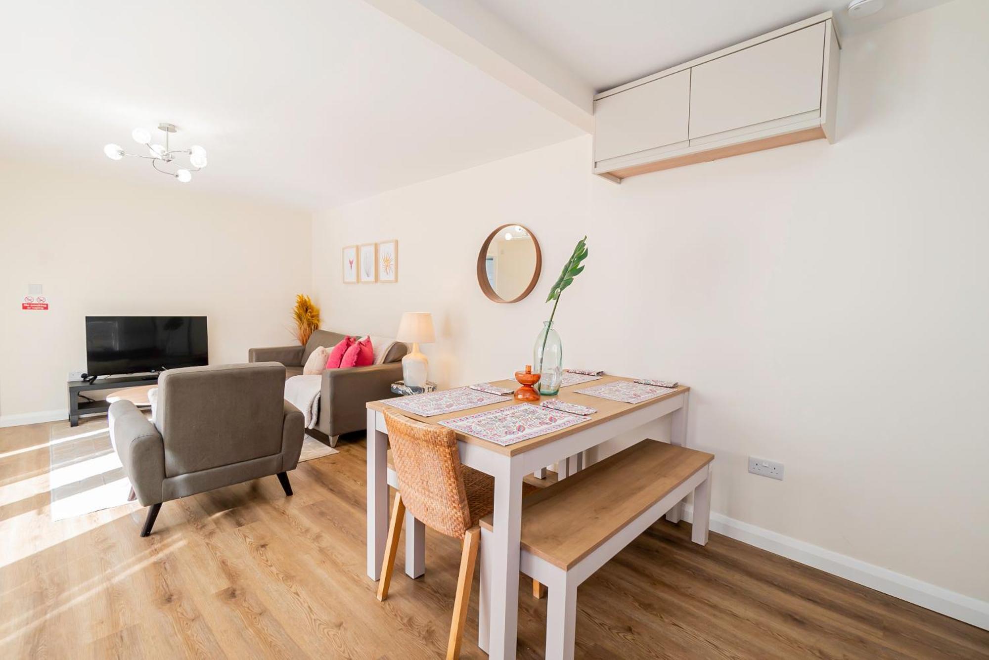Apartment Simone For Two At A 3-bedroom Flat At Hanwell *