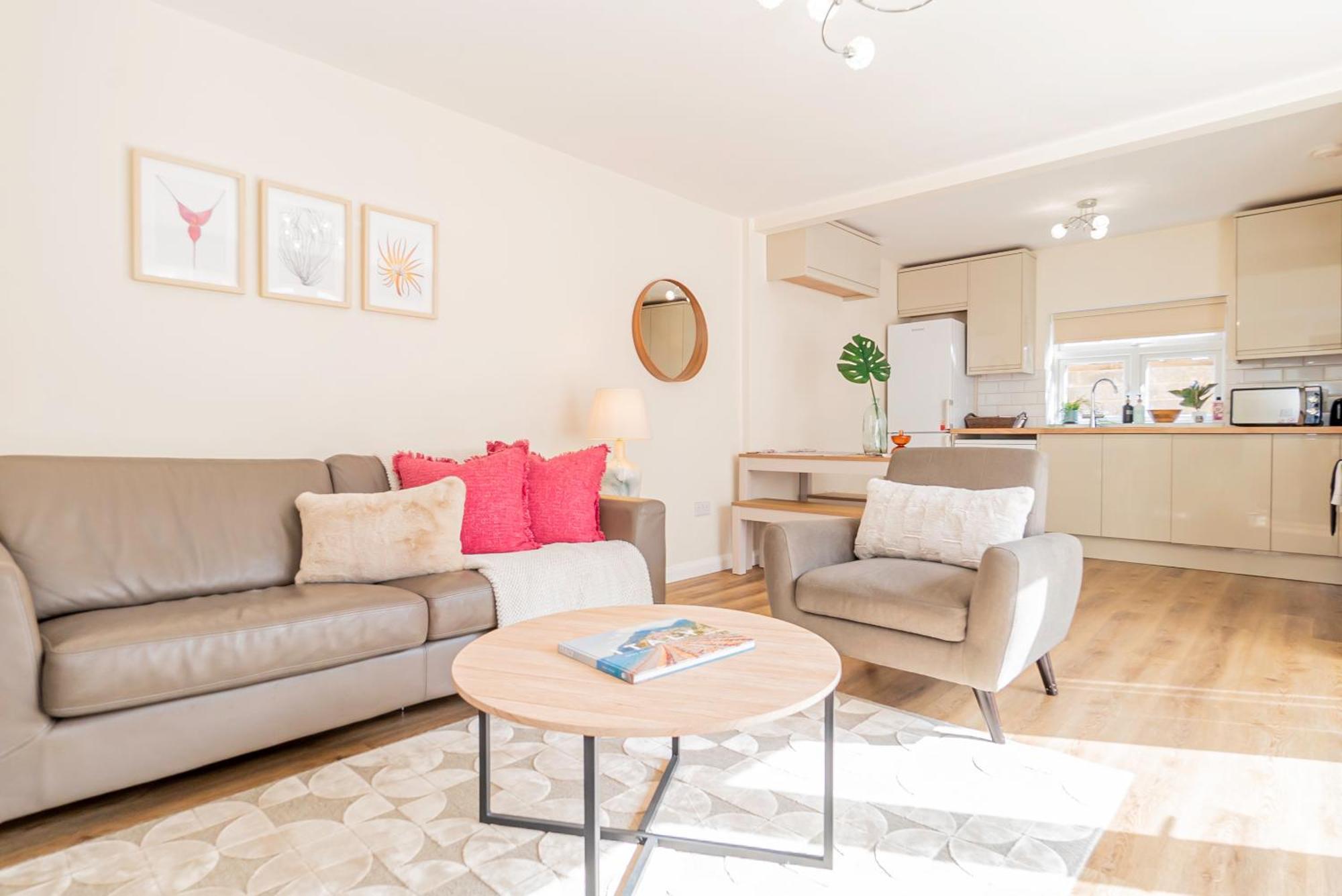Apartment Simone For Two At A 3-bedroom Flat At Hanwell Greenford (Greater London)