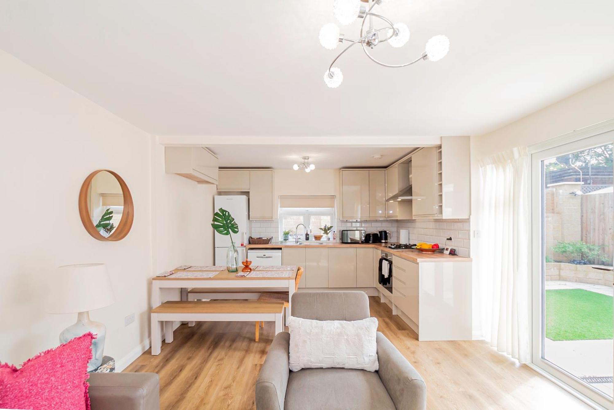 Simone For Two At A 3-bedroom Flat At Hanwell Apartment