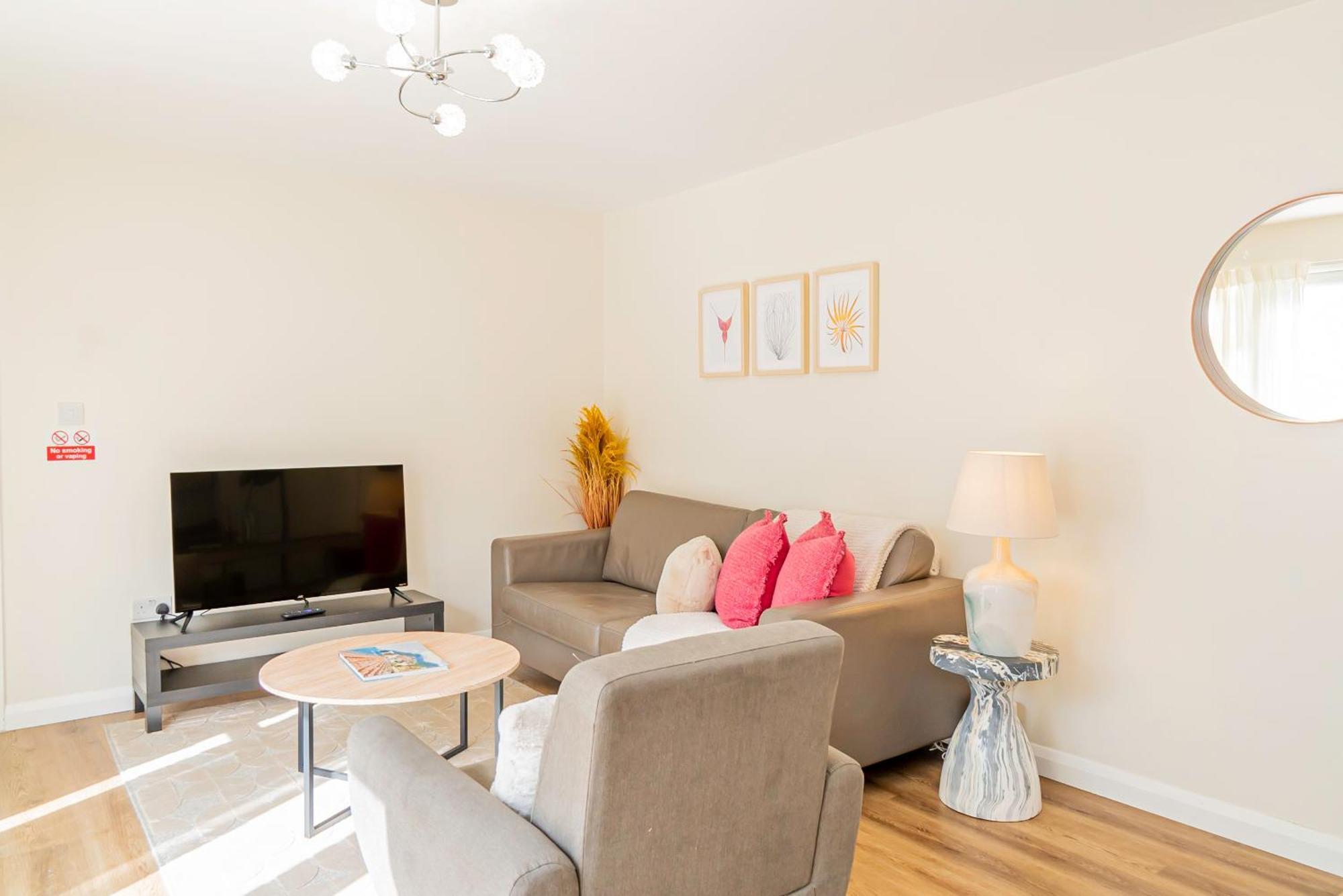 Apartment Simone For Two At A 3-bedroom Flat At Hanwell *